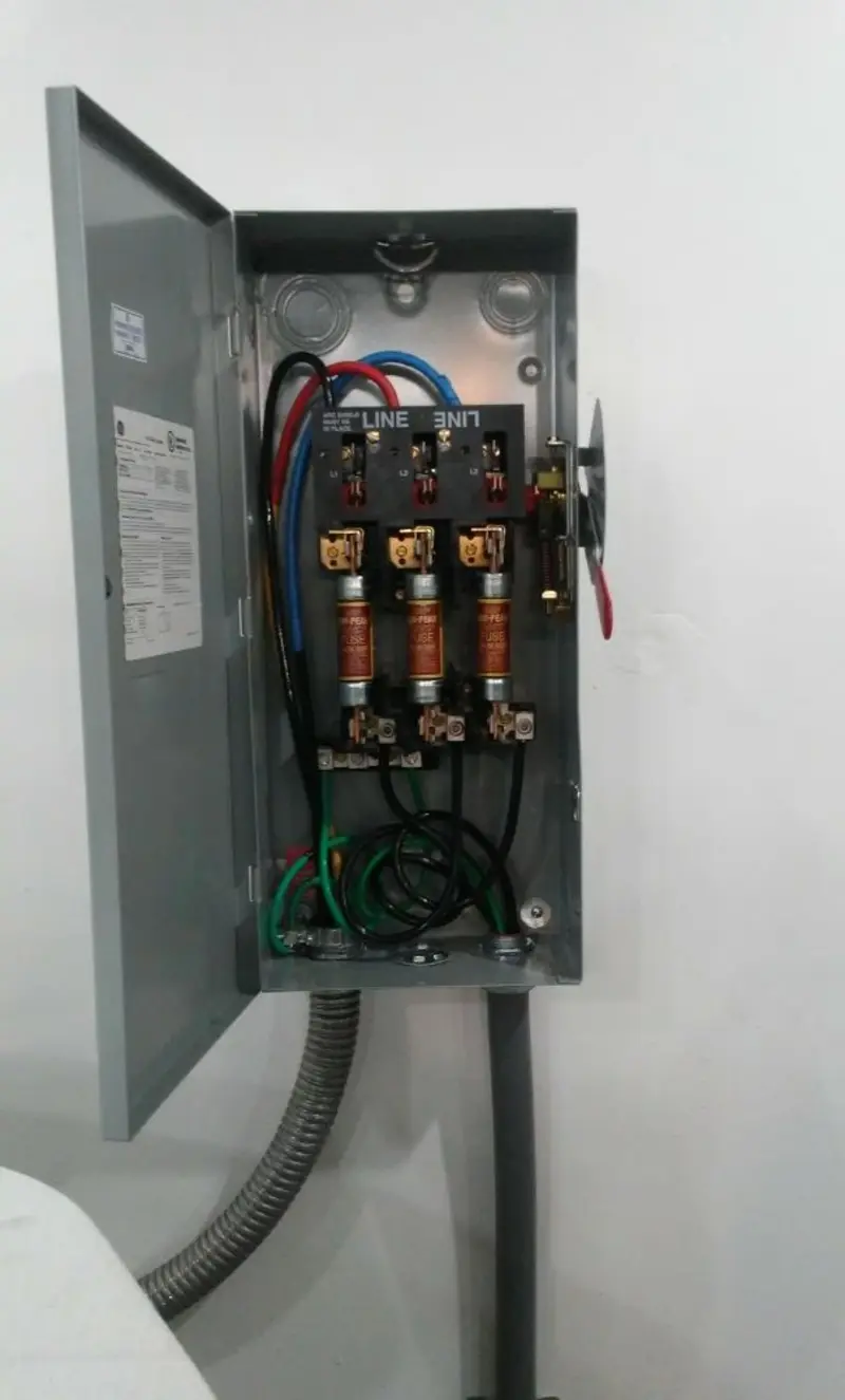 Three-phase disconnect switch installed for Smoke Detector Installation in Mount Clemens
